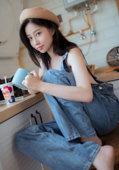 欧美名模情趣内衣秀_BD高清在线