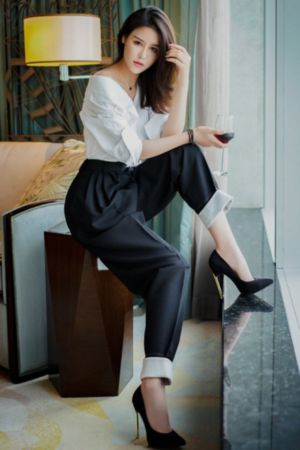 欧美女星贝壳包街拍_蓝光高清完整版播放