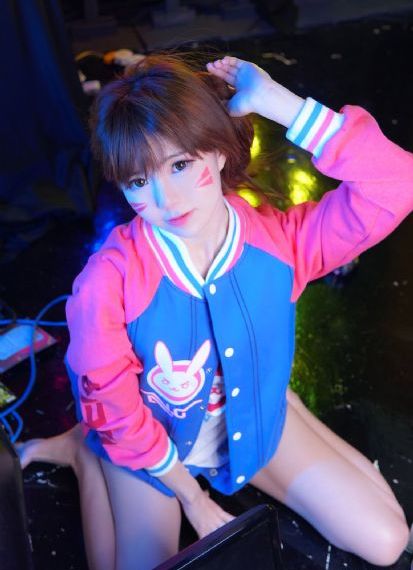 欧美黑白马甲线头像_蓝光动漫在线观看